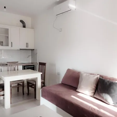 Melodia Xhek Hotel
